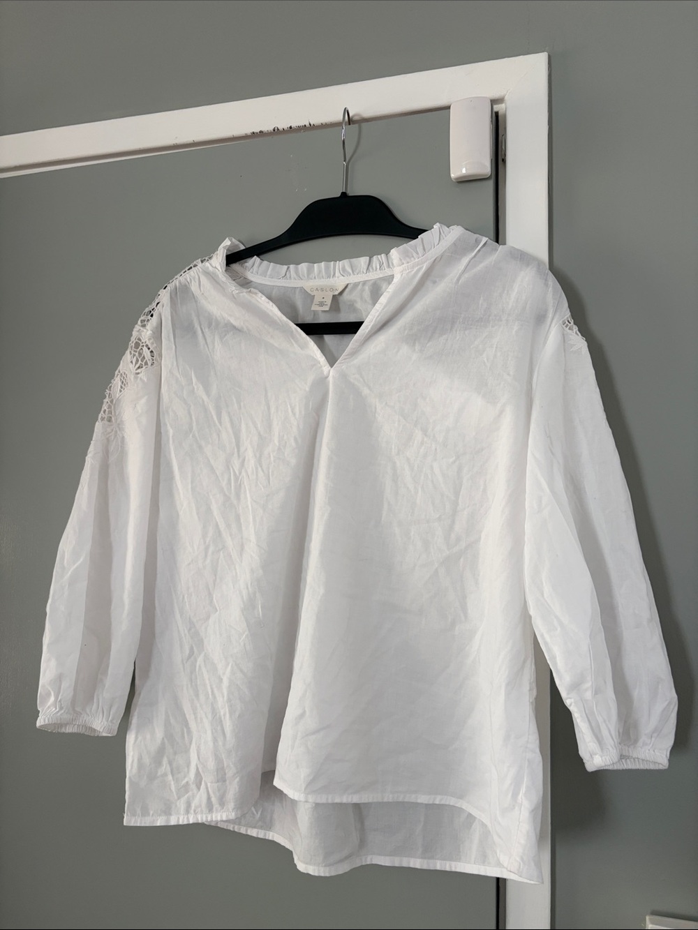 Caslon - NWT 100% Cotton V-neck Blouse, size Medium.